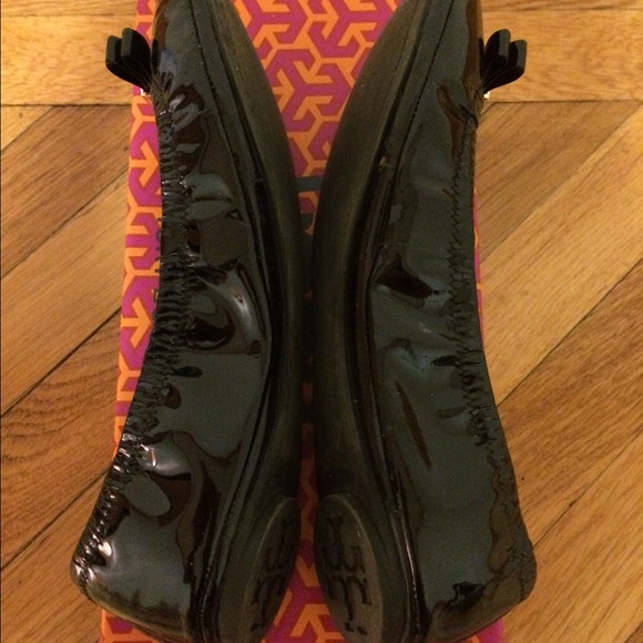 Tory Burch Eddie 2 Logo Bow Flats - Picture 3 of 4