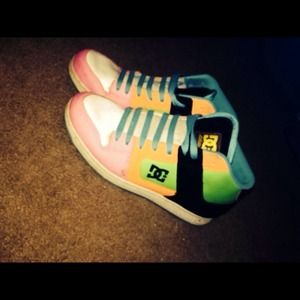 DC shoes woman size 10