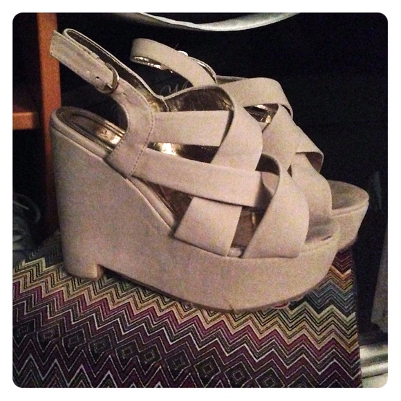 Nude Wedges