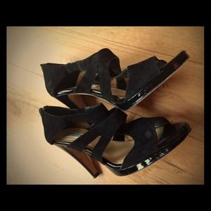 Sakes Fifth Ave Heels