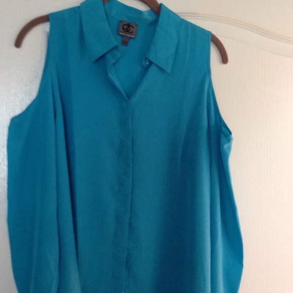 QUEEN COLLECTION..COLD SHOULDER ARMS, NEW - Picture 1 of 3