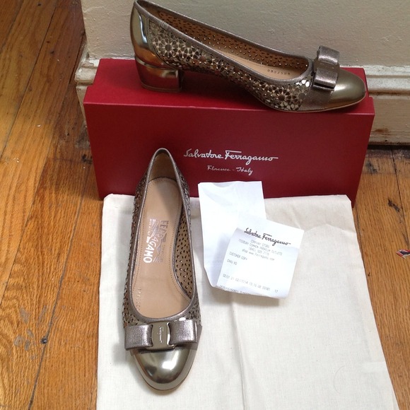 SOLD-Salvatore Ferragamo Susette Pump size 8B - Picture 1 of 4