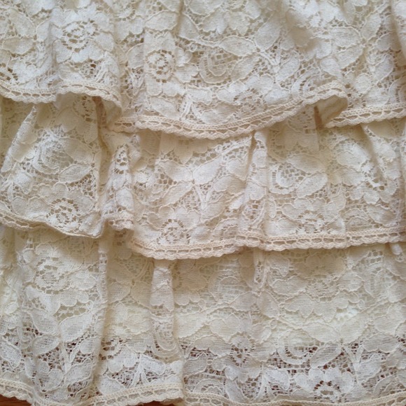 🌟HP 9/13🌟Adorable Cream Lace Tiered Skirt - Picture 3 of 3