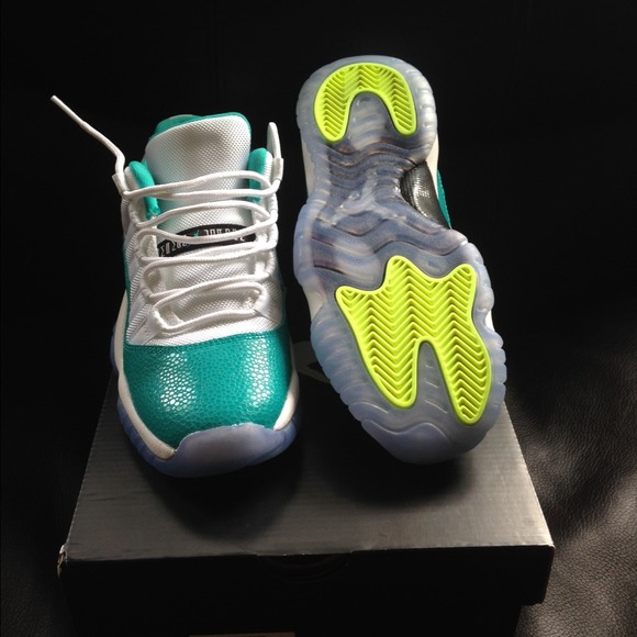 yellow air jordan 1 off white