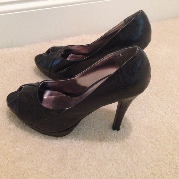 Black peep toe pumps