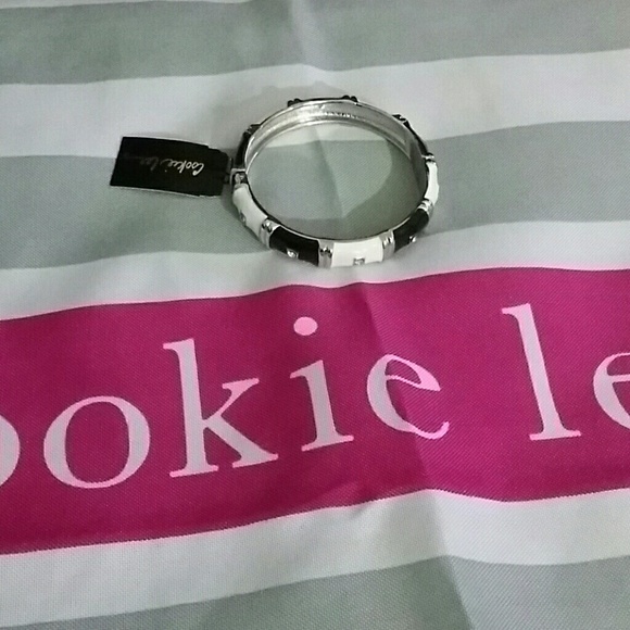Bangle bracelet