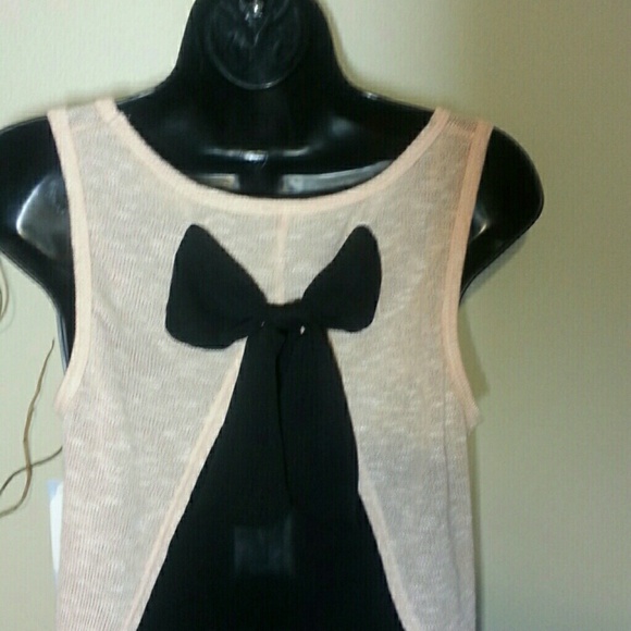 SOLD-Bow back high low tank - Picture 2 of 4