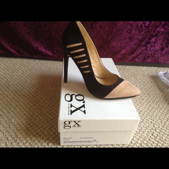 NEW IN BOX black two toned Pumps