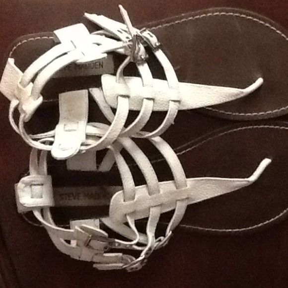 Steve Madden White sandals