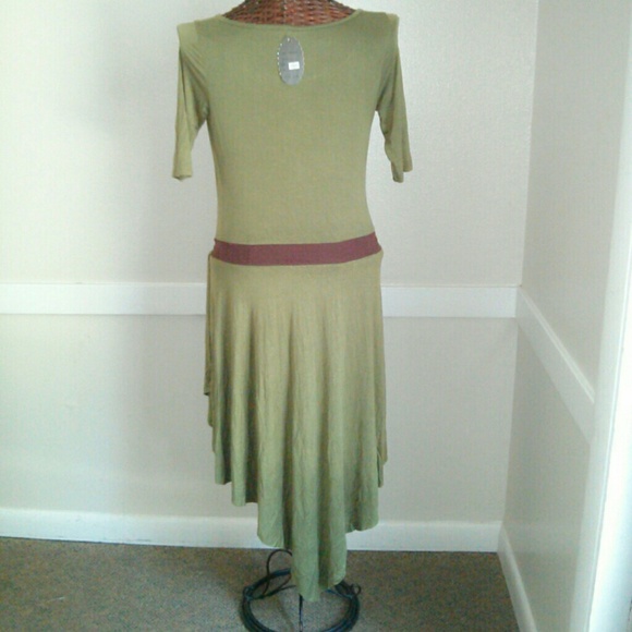 7 REASONS WHY THIS DRESS IS FANTASTIC - Picture 3 of 5