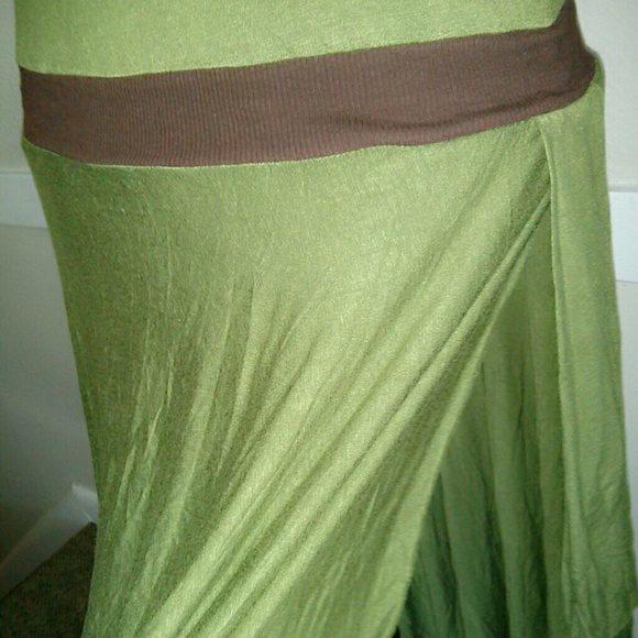 7 REASONS WHY THIS DRESS IS FANTASTIC - Picture 4 of 5