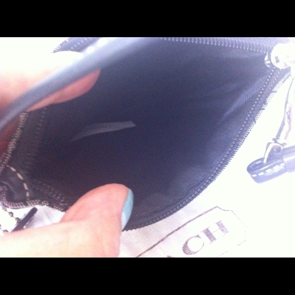 🔴♥️SOLD♥️🔴💥HOST PICK💥 Coach wristlet - Picture 4 of 4