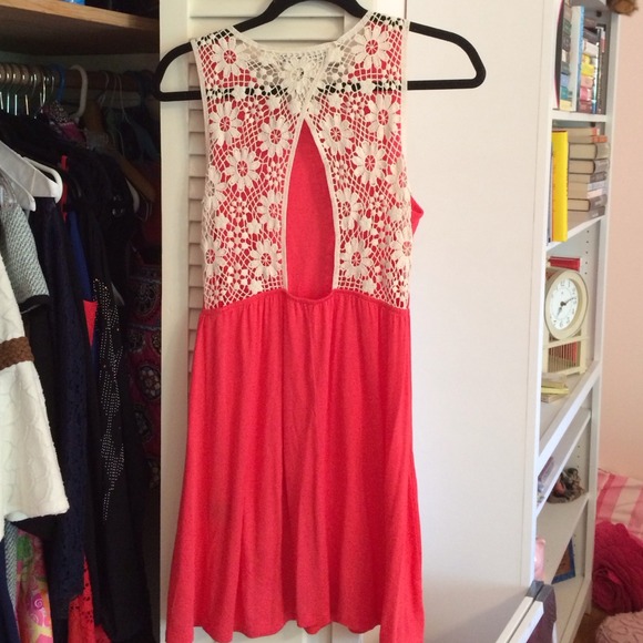 Coral cotton sundress with crochet back - Picture 3 of 4