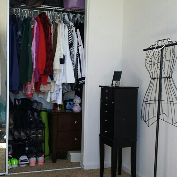 welcome! Bookmark my closet here!!