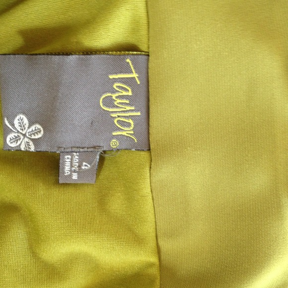 This gorgeous dress is ready to go ! - Picture 4 of 4