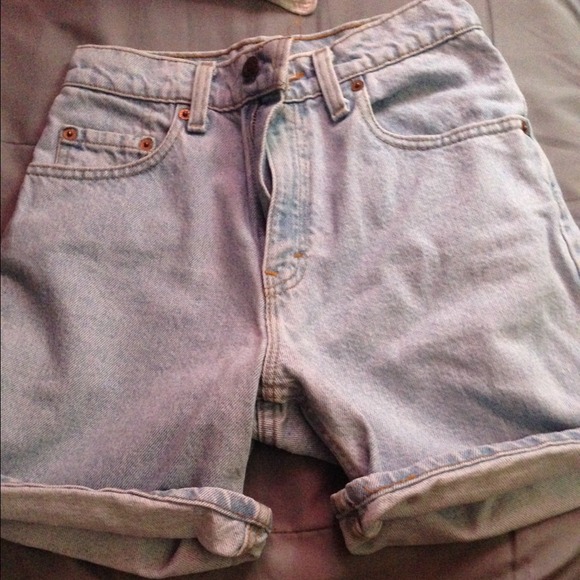 High wasted levis jeans.