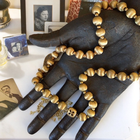 Vintage gold tone necklace