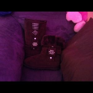 Uggs brown stuffed nwot size. 7