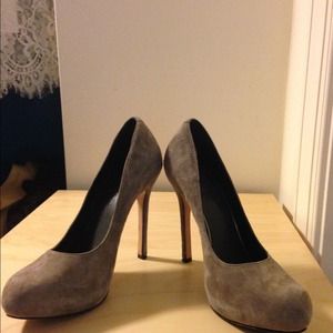 Dolce Vita grey suede pumps