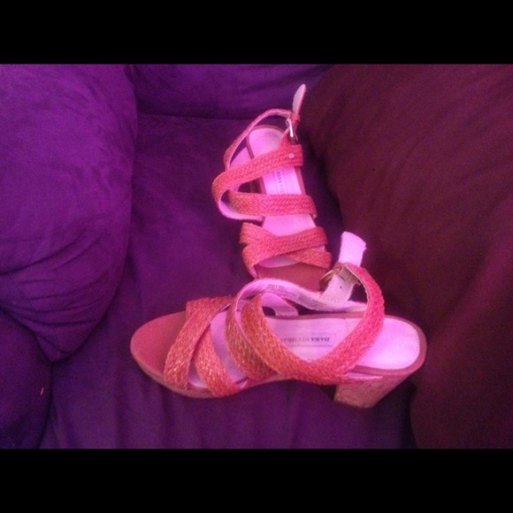 Dana buckman size 71/2 nwot Carmel in color - Picture 3 of 4