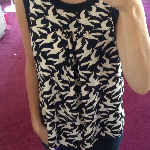 Adorable Rachel Roy Swans Top - Picture 2 of 3