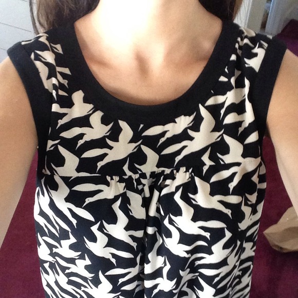 Adorable Rachel Roy Swans Top - Picture 3 of 3