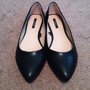 NWOT - Brand new black pointed flats