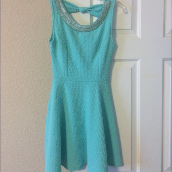 Light blue peplum dress with open back - Picture 1 of 2