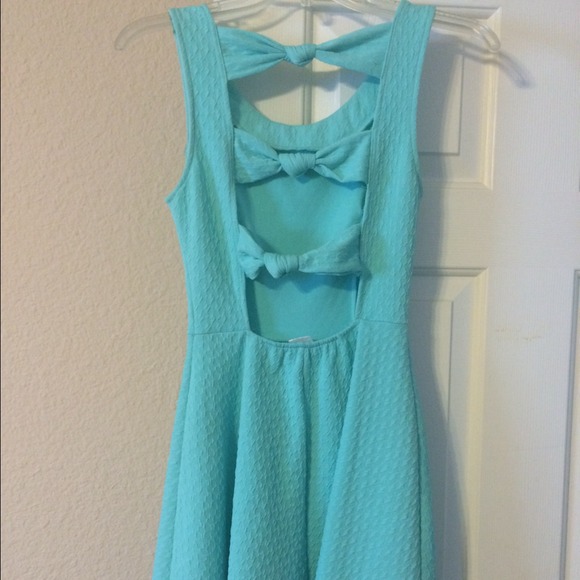 Light blue peplum dress with open back - Picture 2 of 2