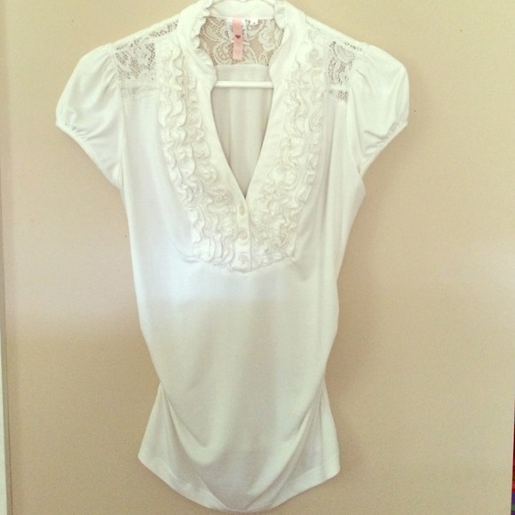 Beautiful white lace & ruffle top .So flattering!