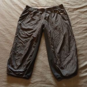 NWOT Nike running capris, black, size Large.