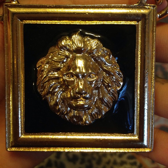 Lion necklace . - Picture 2 of 3