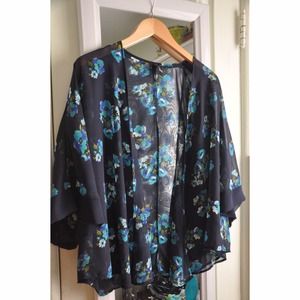 Windsor Blue Floral Kimono
