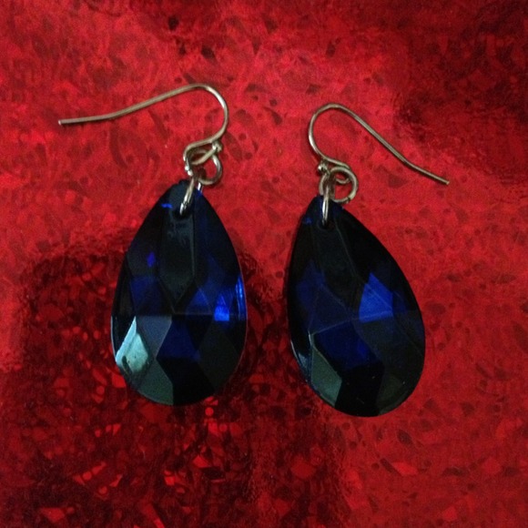 Dangle earrings