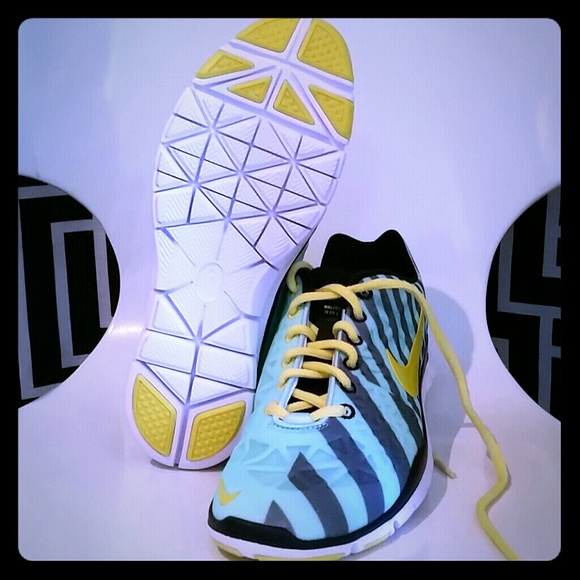 Just reduced!! 🔥🔥🔥Nike free tr fit print