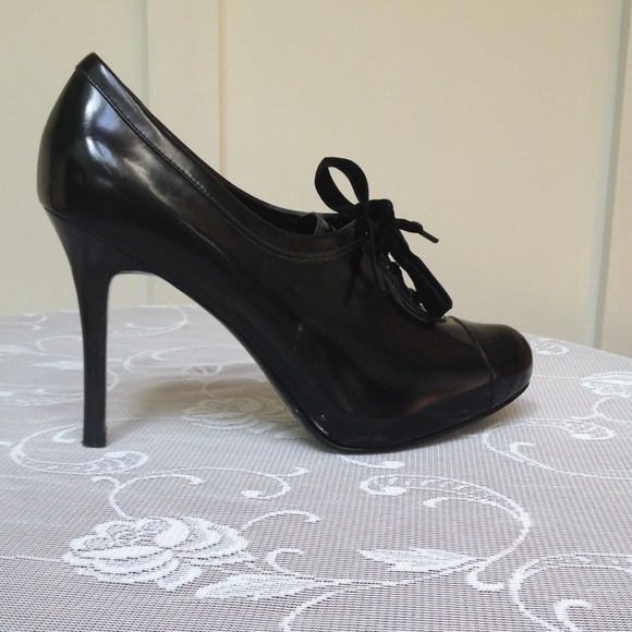 Black Cole Haan Oxford Pumps - Picture 2 of 4