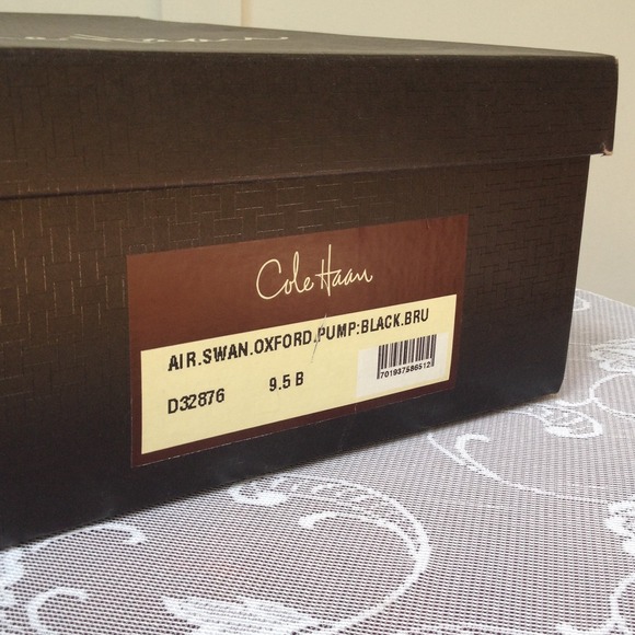 Black Cole Haan Oxford Pumps - Picture 4 of 4