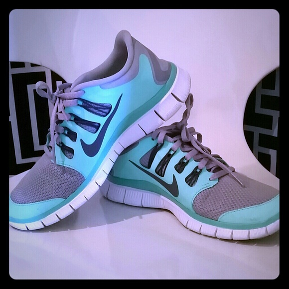 sold!! Nike free run mint green