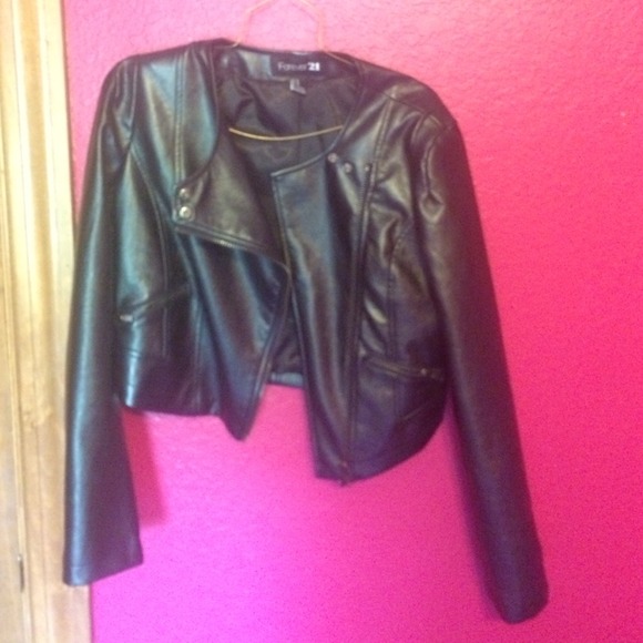 Cropped black leather jacket
