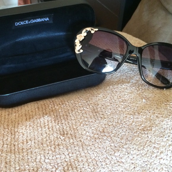Brand new fashion sunglasses with the D&G box