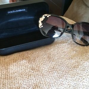 Brand new fashion sunglasses with the D&G box