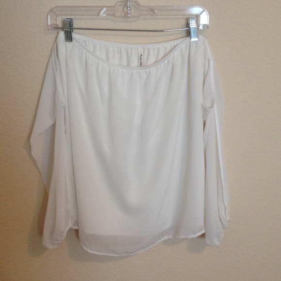 White off the shoulder top w bell sleeves!
