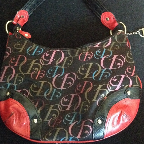 Dereon Red and Black Purse - Picture 3 of 4