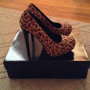 Leapord heels