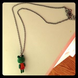 Cute necklace! It is mid length with a cute frog!