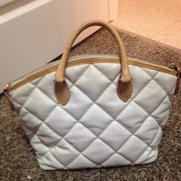 Dooney&Bourke quilted white bag !! - Picture 2 of 4