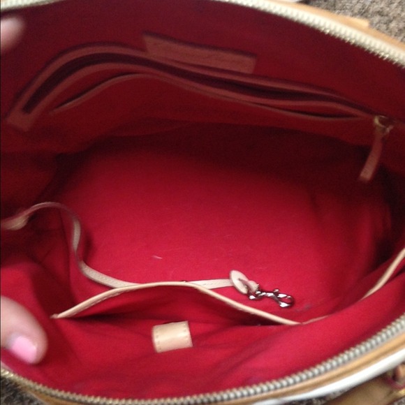 Dooney&Bourke quilted white bag !! - Picture 3 of 4