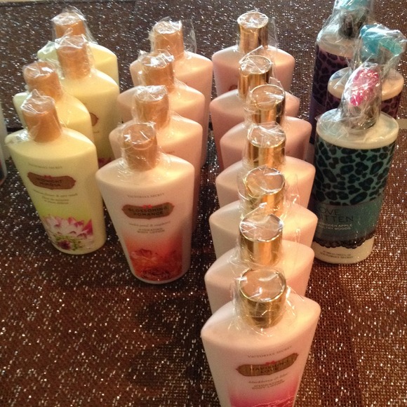 Will only sell as New VS Bundle $25