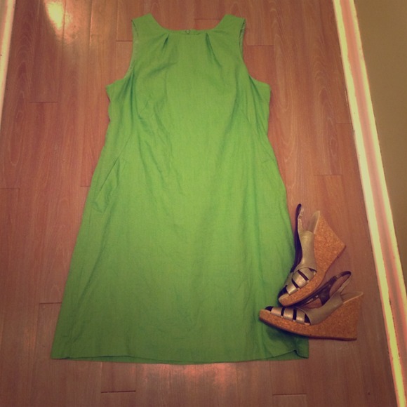 ⚡️Bundle⚡️Green linen dress and Nikes!
