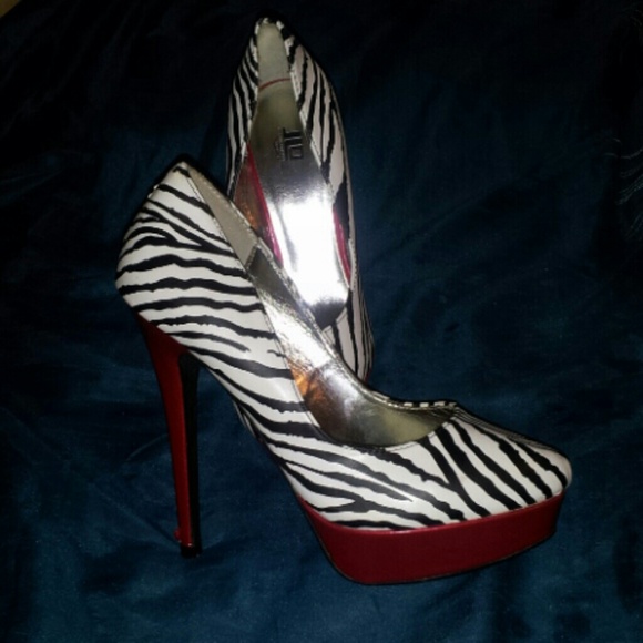 2 Day sale ONLY J.Lo Zebra Print Heels - Picture 2 of 2